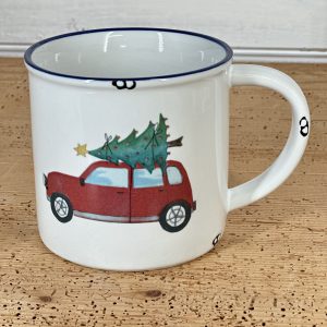 Keramiktasse 460 ml Weihnachtsmotiv, rotes Auto mit Christbaum